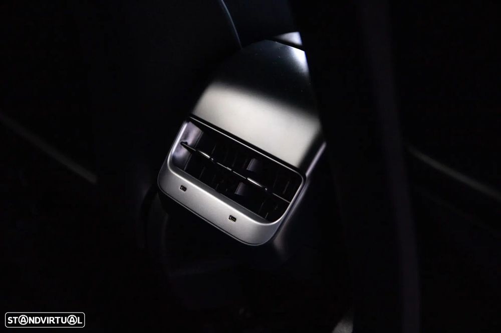 Tesla Model Y - 58