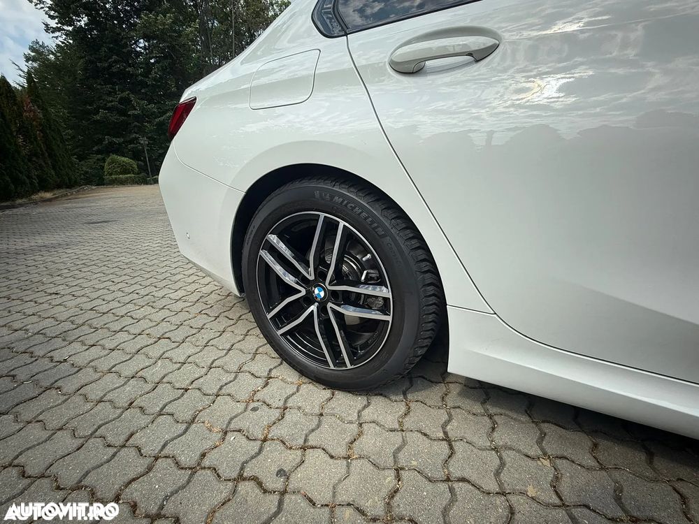 BMW Seria 3 320i Aut. Edition M Sport Shadow - 32