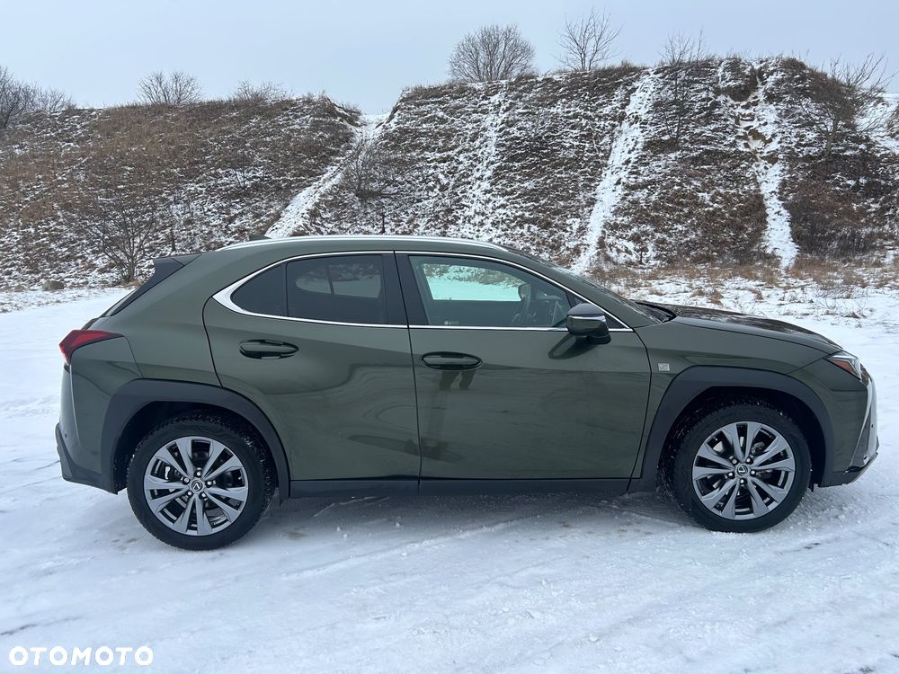 Lexus UX 250h F SPORT - 4