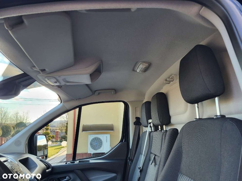 Ford Tourneo Custom - 30