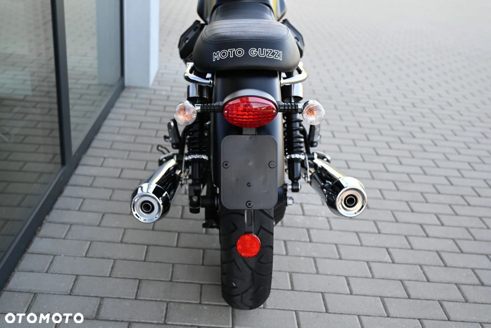 Moto Guzzi V7 - 23