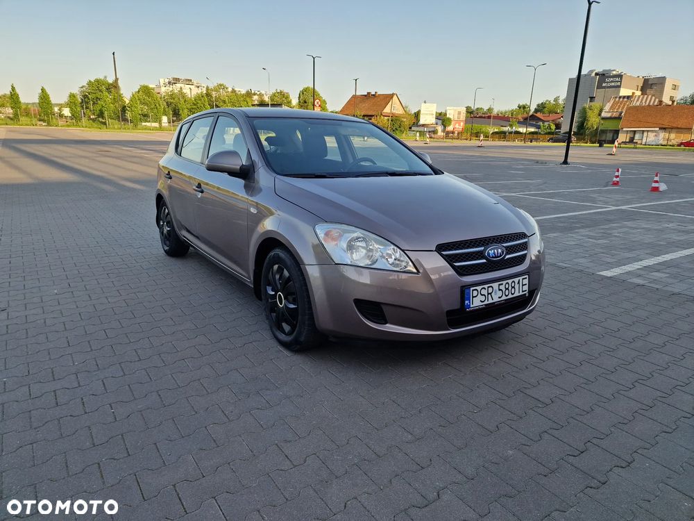 Kia Ceed - 7