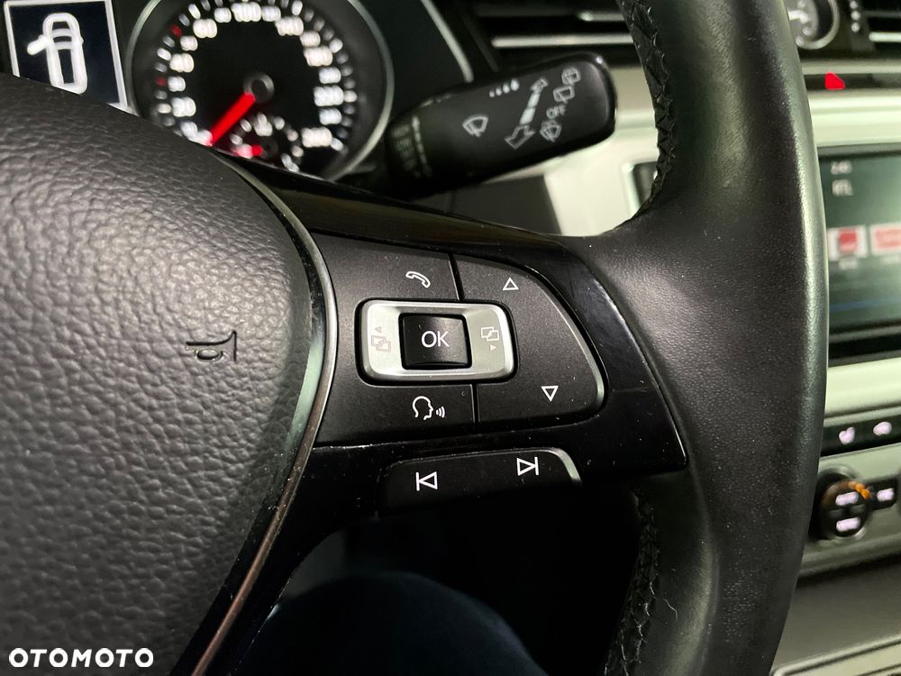 Volkswagen Passat 2.0 TDI (BlueMotion Technology) Comfortline - 24