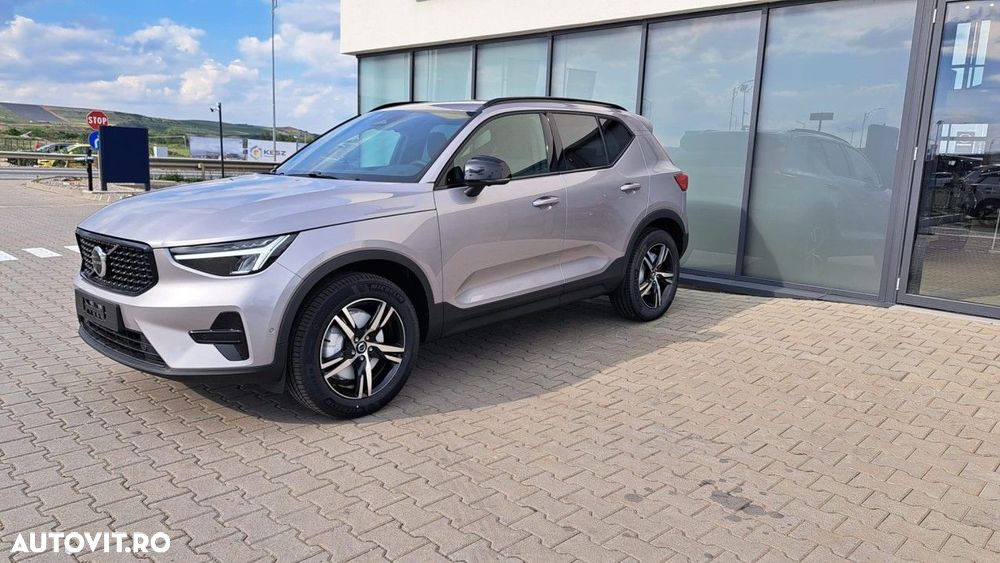 Volvo XC 40 B3 AT FWD MHEV Plus Dark - 4