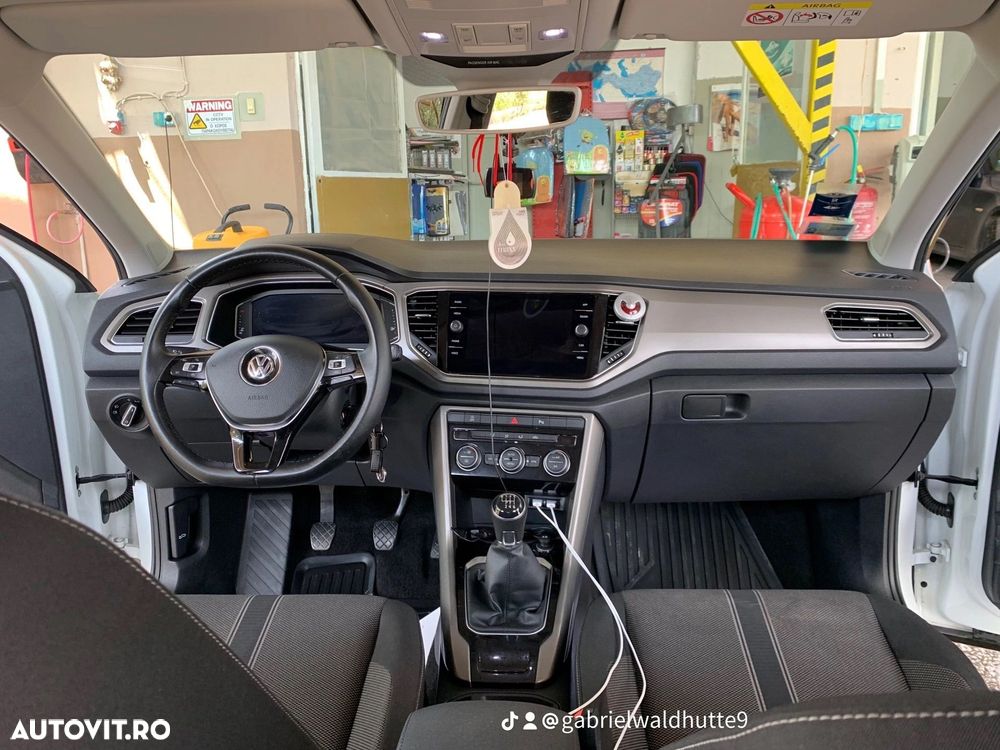 Volkswagen T-Roc - 4