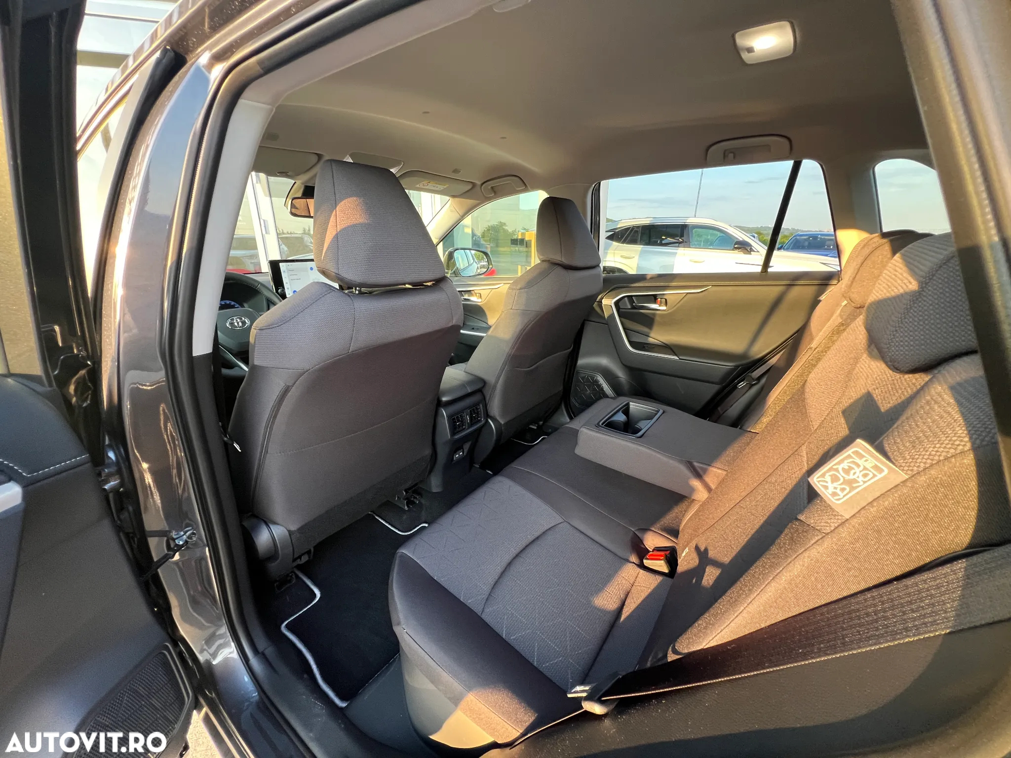 Toyota RAV4 - 8