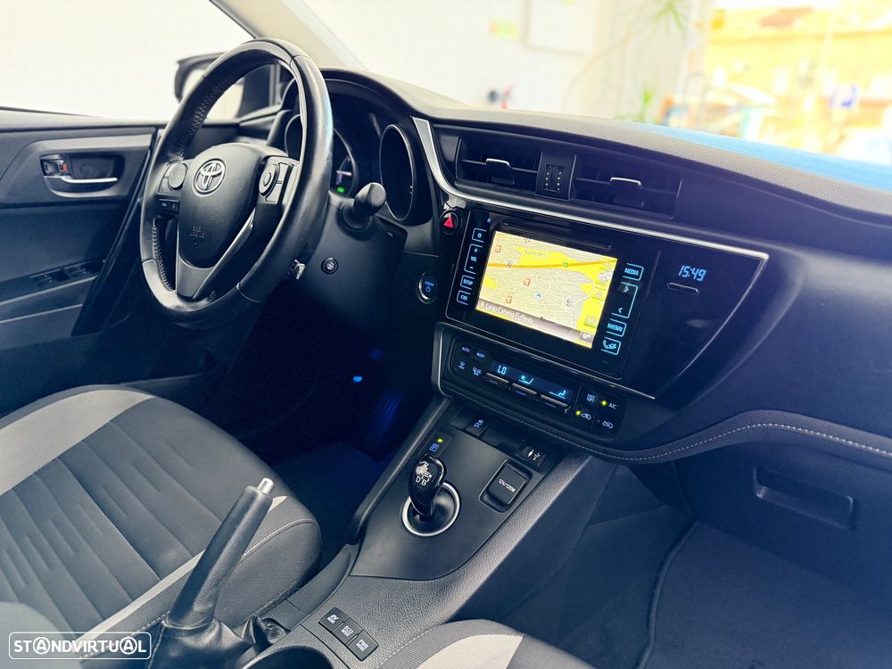 Toyota Auris 1.8 HSD Comfort +P.Sport+Navi - 35