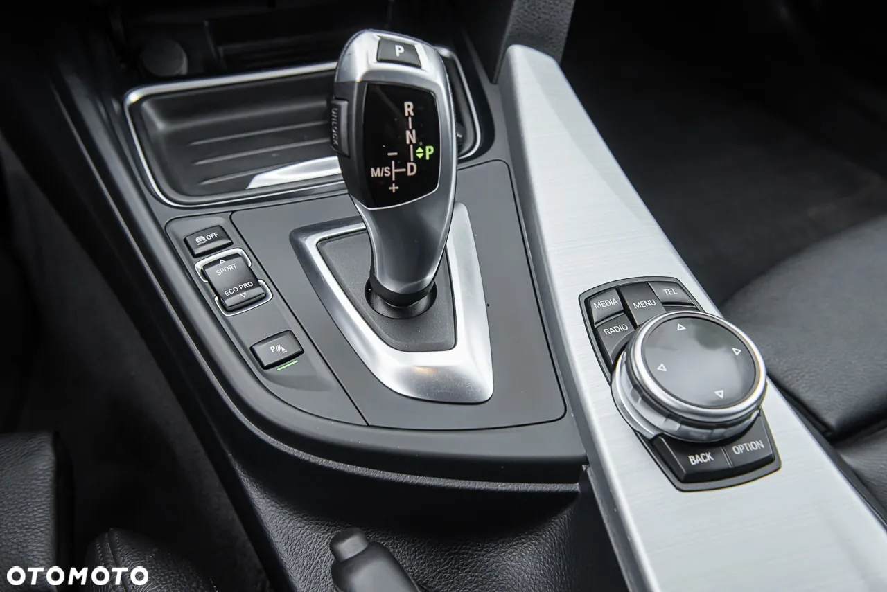 BMW Seria 3 320d Touring xDrive Sport Line - 24