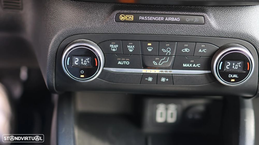 Ford Focus SW 1.5 TDCi EcoBlue ST-Line — fotografia 12