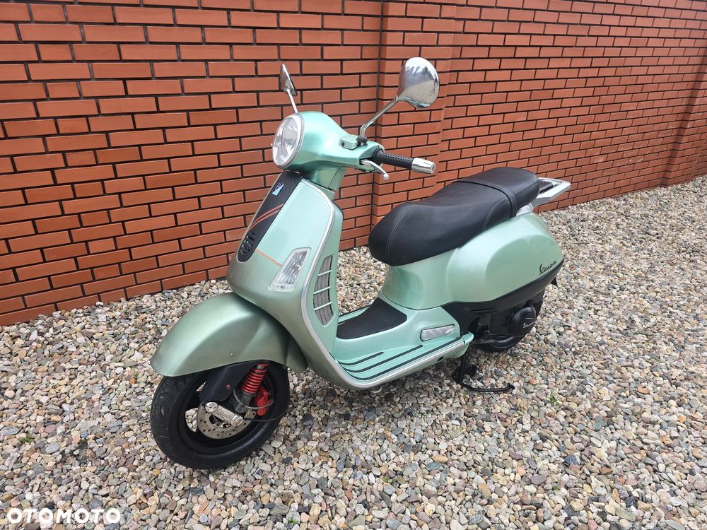 Vespa GTS - 2