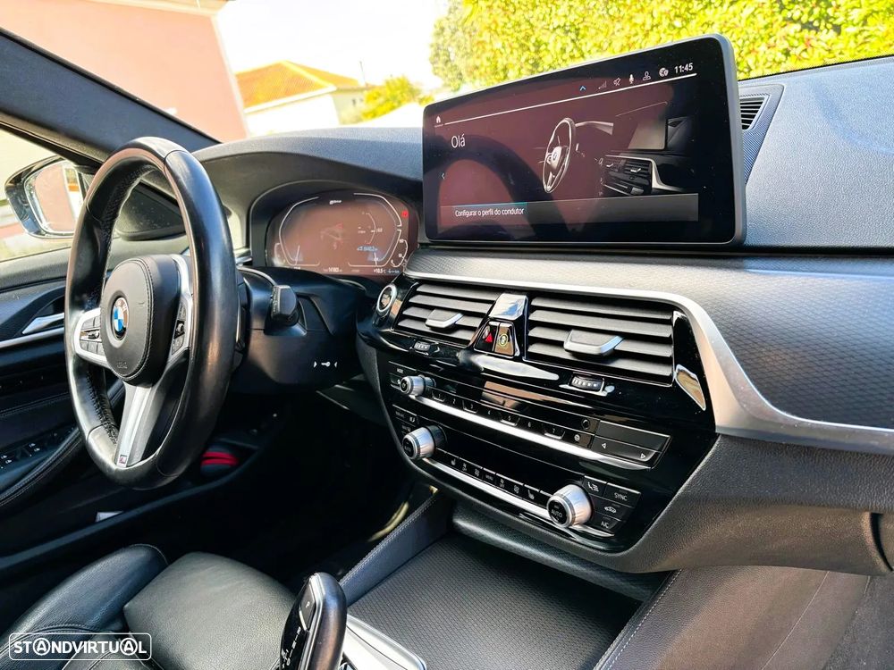 BMW 530 e Pack Desportivo M - 8
