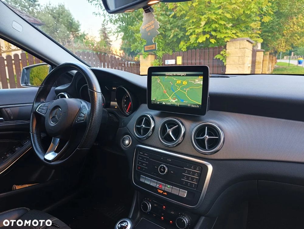 Mercedes-Benz GLA 200 Urban - 14