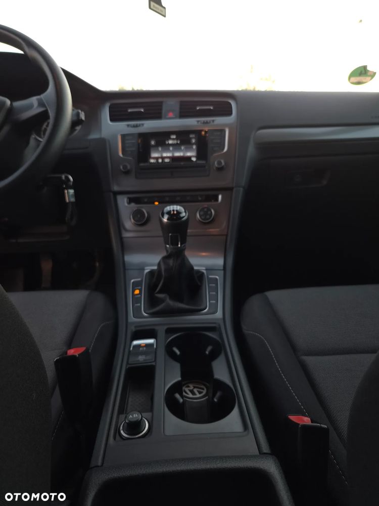 Volkswagen Golf - 6
