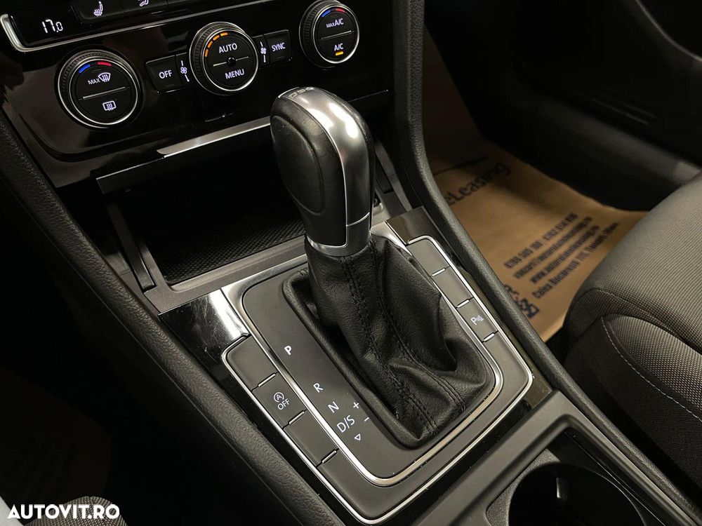 Volkswagen Golf - 23