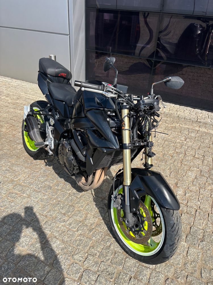 Suzuki GSR - 2