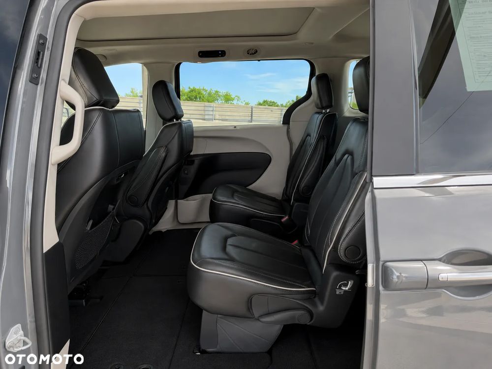 Chrysler Pacifica - 19