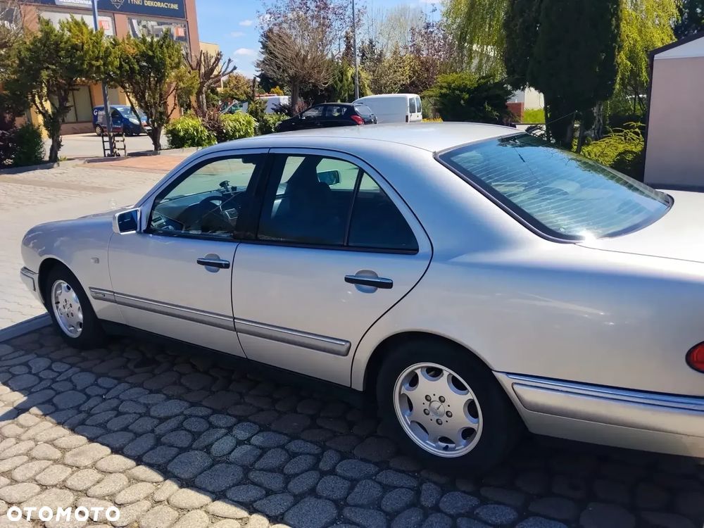 Mercedes-Benz Klasa E - 3