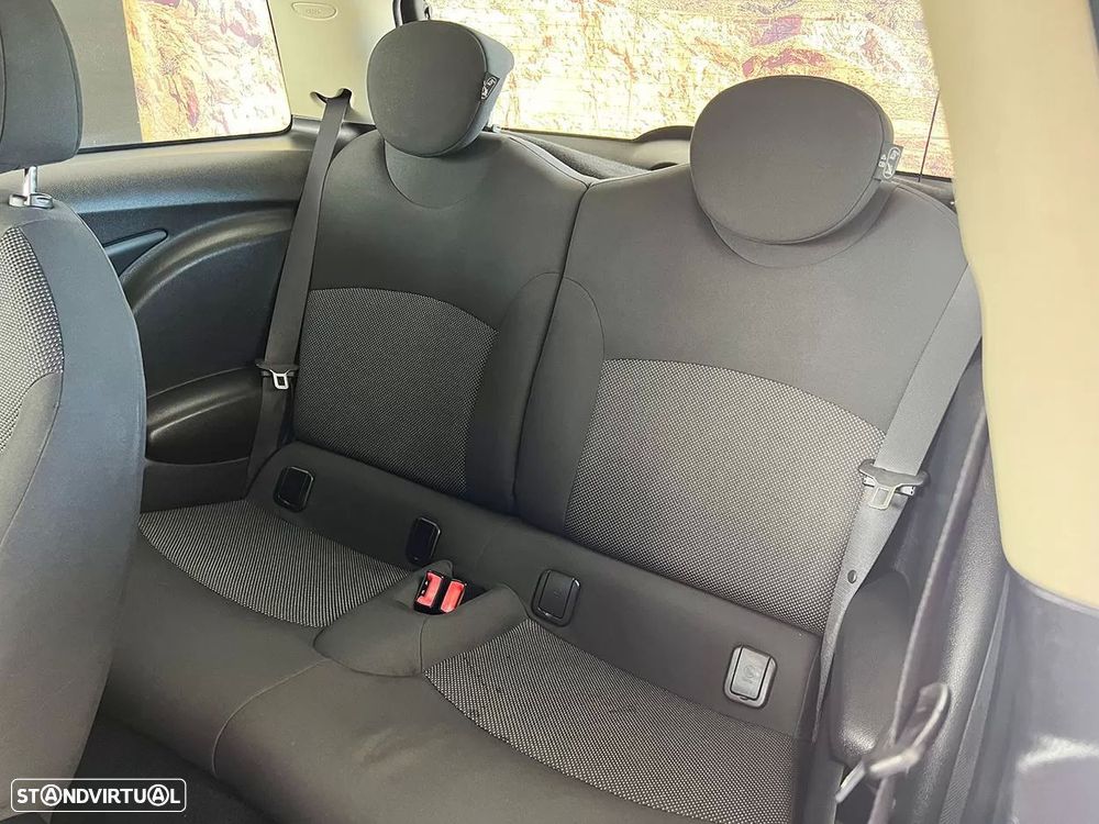 MINI 3 Portas One D - 19