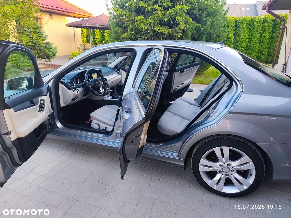 Mercedes-Benz Klasa C 200 CDI BlueEff Avantgarde - 26