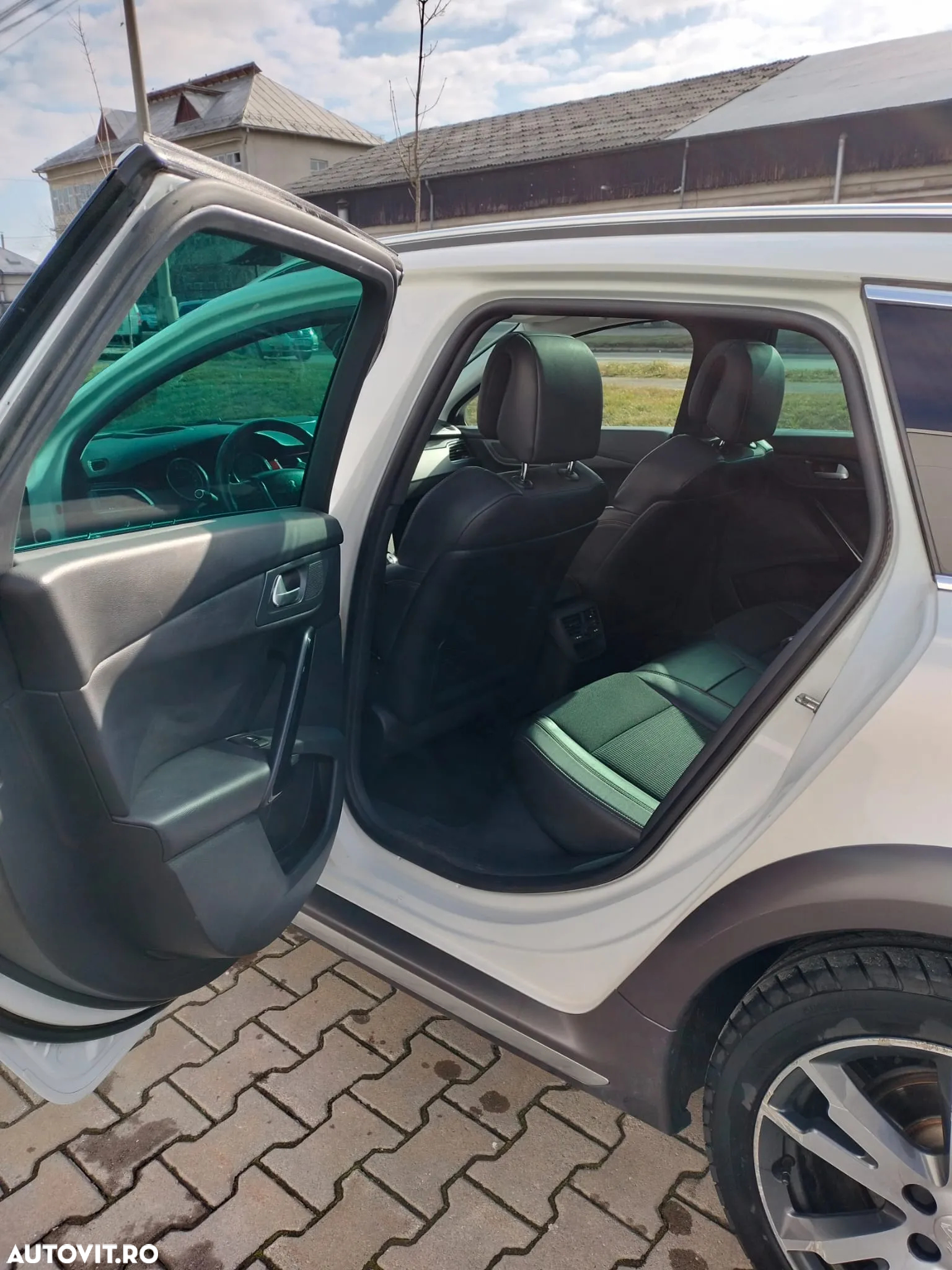 Peugeot 508 RXH Hybrid4 - 17