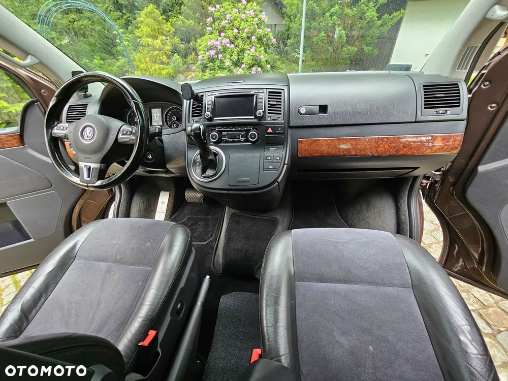 Volkswagen Multivan - 13