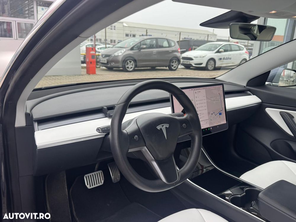 Tesla Model 3 - 9