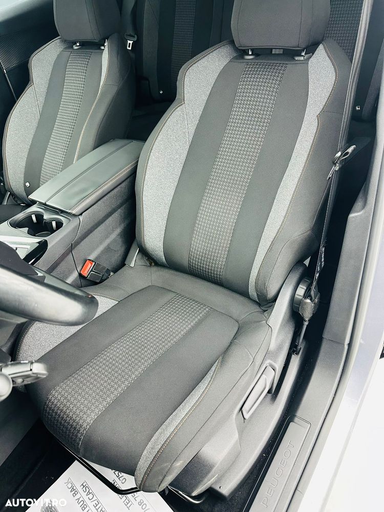 Peugeot 3008 1.2 PureTech Turbo S&S Active - 18