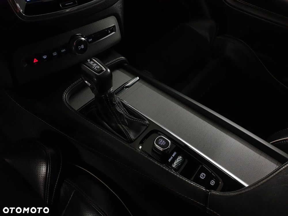 Volvo XC 90 D5 AWD R-Design - 31