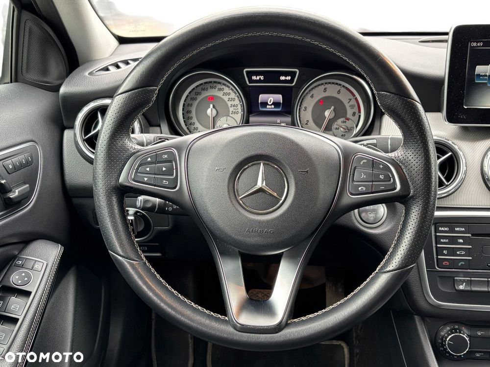 Mercedes-Benz GLA 200 7G-DCT Urban - 23