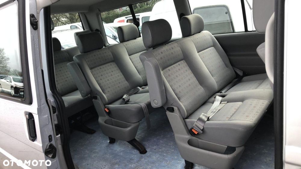 Volkswagen Caravelle - 6