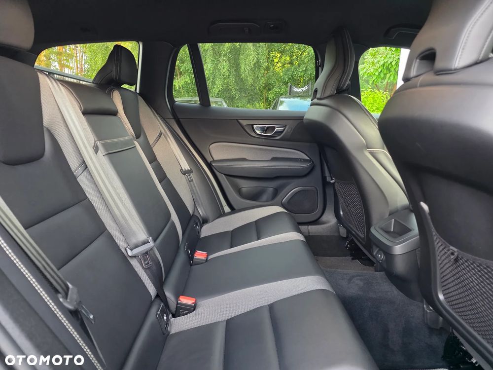 Volvo V60 D4 R-Design - 35