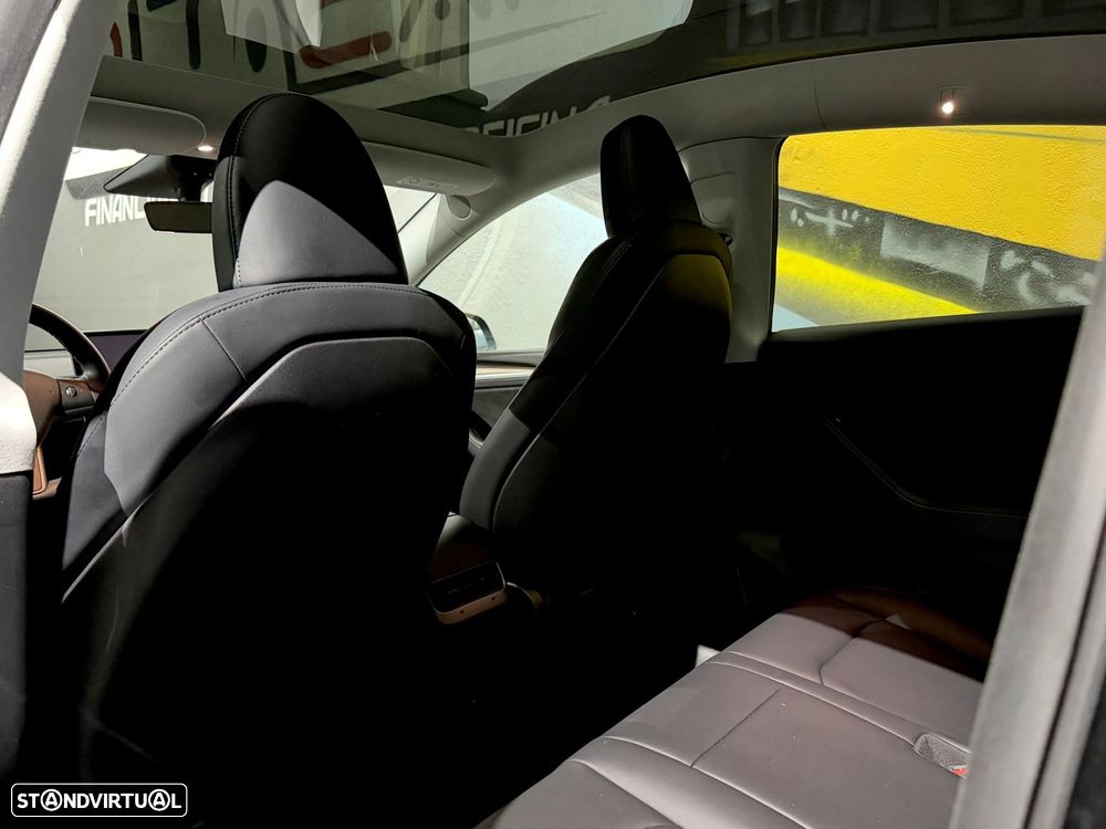 Tesla Model Y Performance Dual Motor AWD - 13