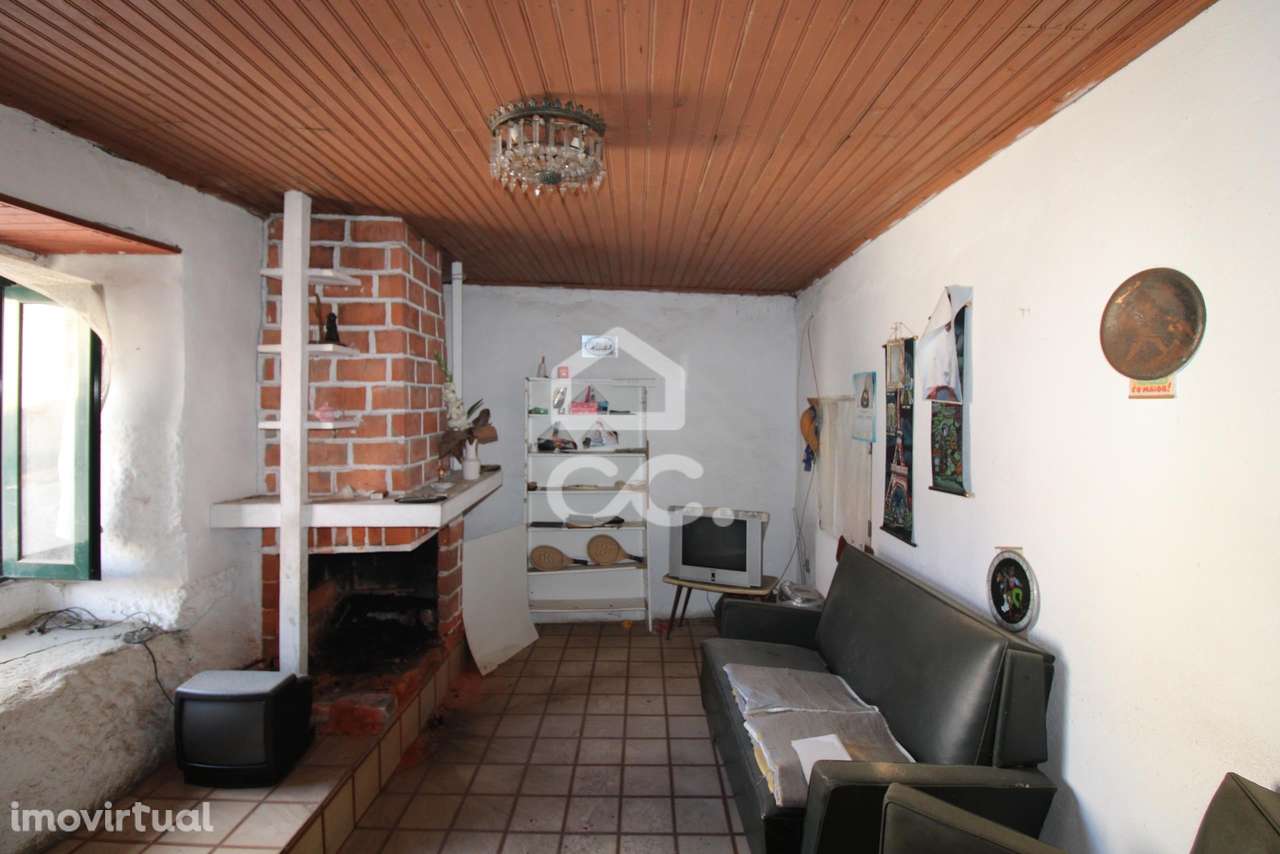 Duas Moradias em Pedra com Armazém: Potencial para Recuperação e Diver - Grande imagem: 2/22