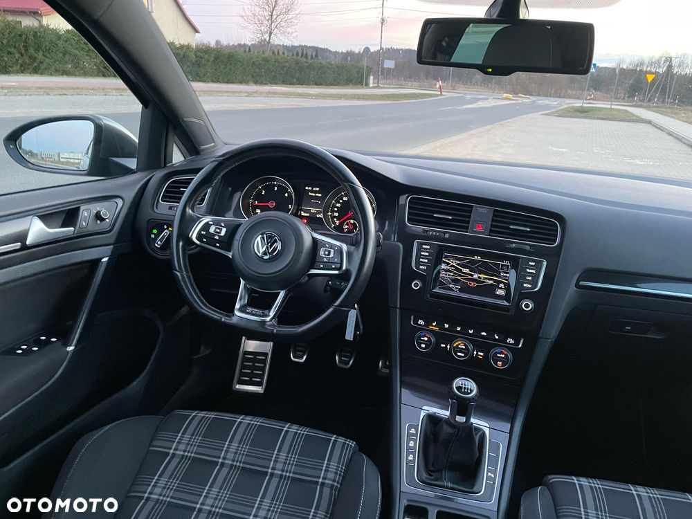 Volkswagen Golf - 15