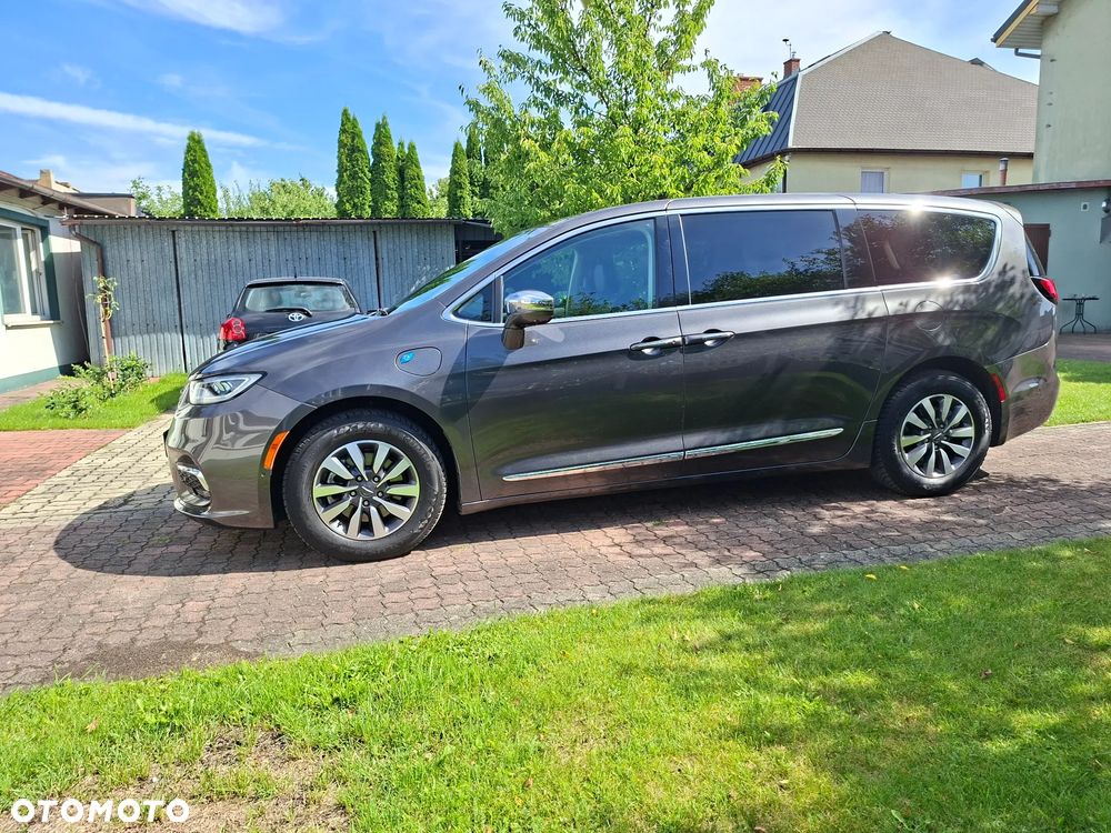 Chrysler Pacifica - 4