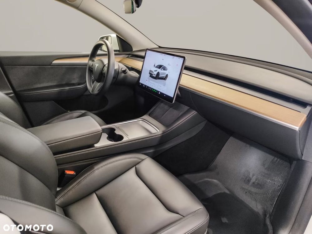 Tesla Model Y Performance Dual Motor AWD - 25