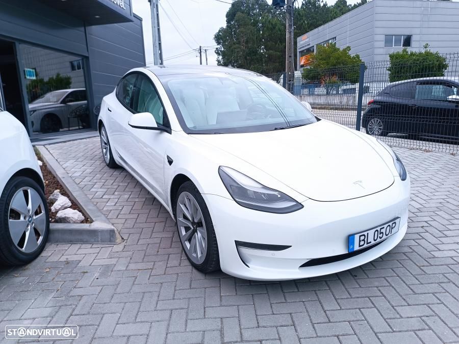 Tesla Model 3 - 3
