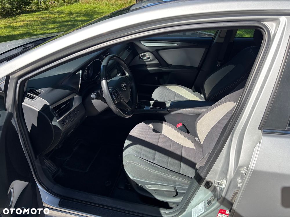 Toyota Avensis 2.0 D-4D Premium - 10