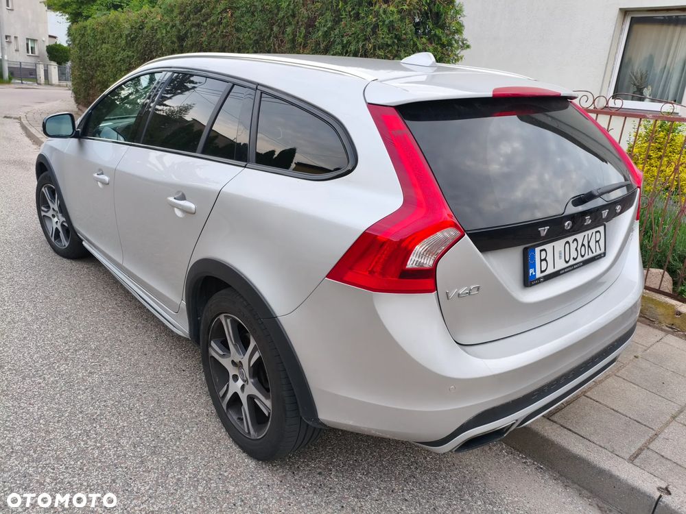 Volvo V60 Cross Country T5 AWD Geartronic Momentum - 4