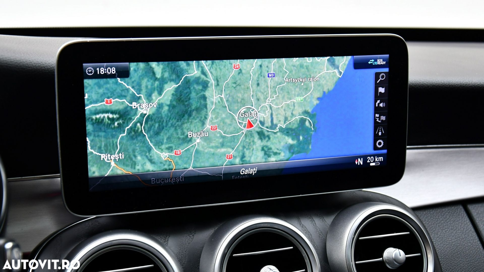 Mercedes-Benz C 300 e 4Matic 9G-TRONIC AMG Line - 23