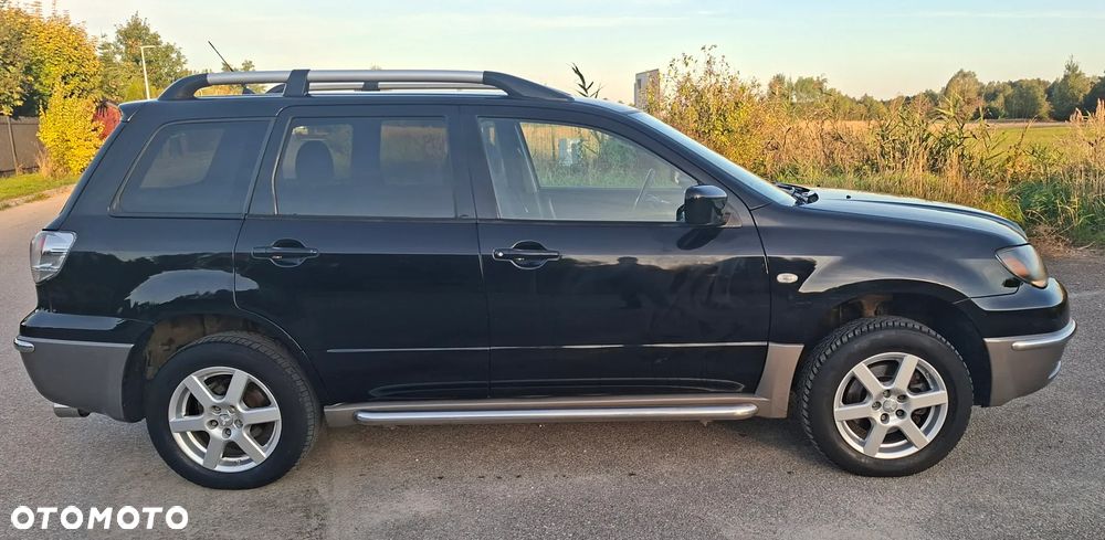 Mitsubishi Outlander - 2