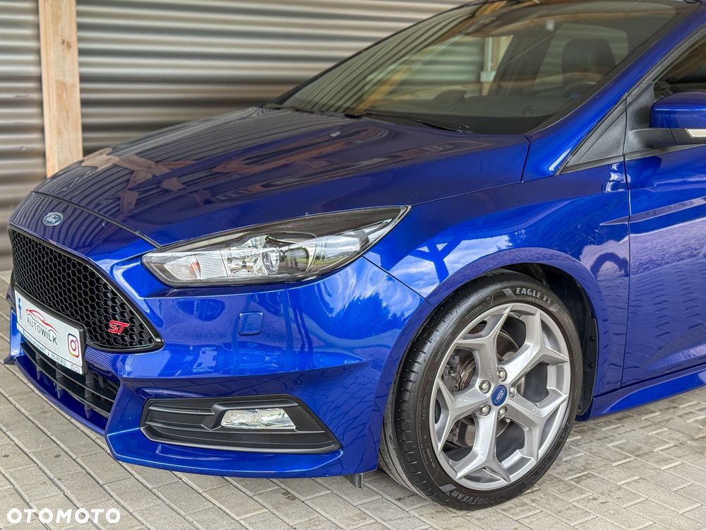 Ford Focus 2.0 EcoBoost ST mit Leder-Sport-Paket - 24