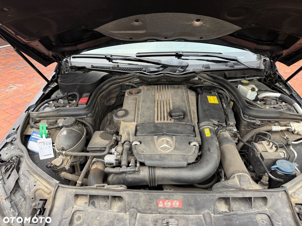 Mercedes-Benz Klasa C 180 CGI BlueEff Avantgarde - 32