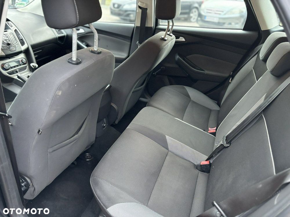 Ford Focus 1.6 Ambiente - 21