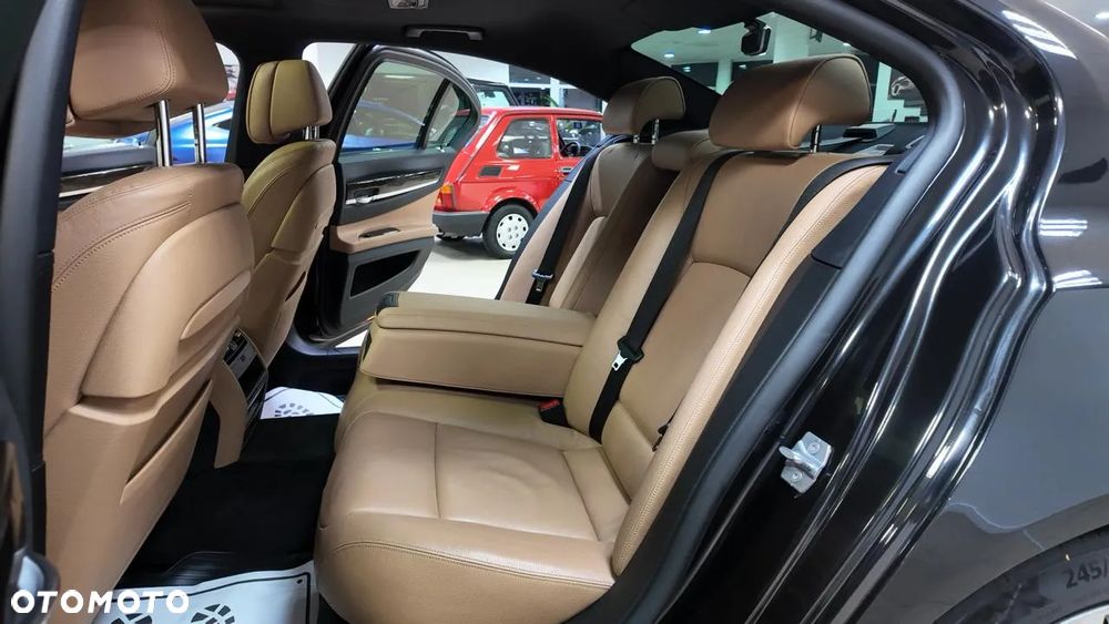 BMW Seria 7 730d xDrive - 29