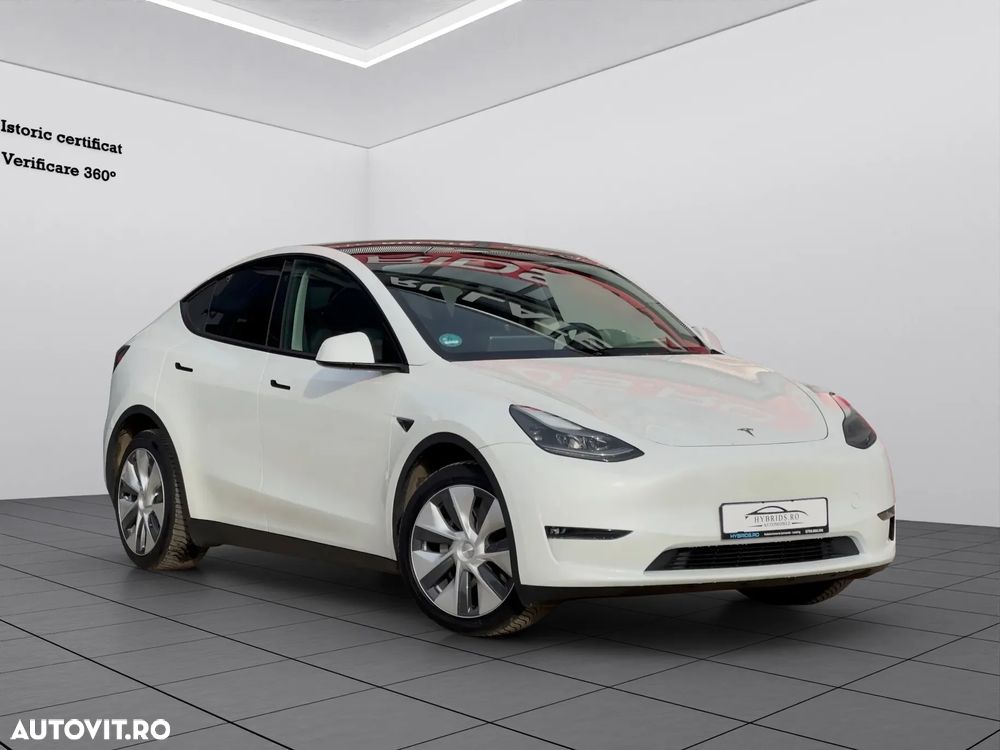 Tesla Model Y - 8