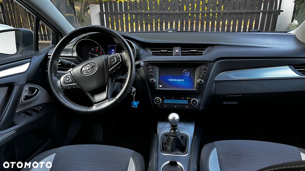 Toyota Avensis 2.0 D-4D Premium - 25