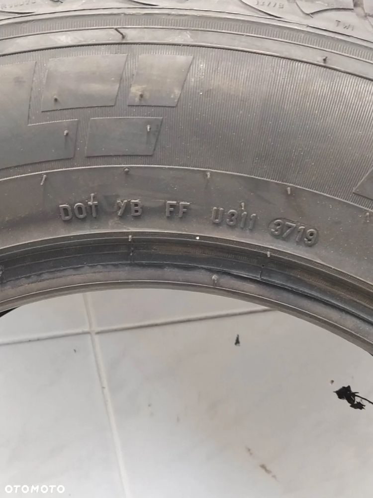 PIRELLI CHRONO 2 OPONA LATO 215/65 R15 - 10