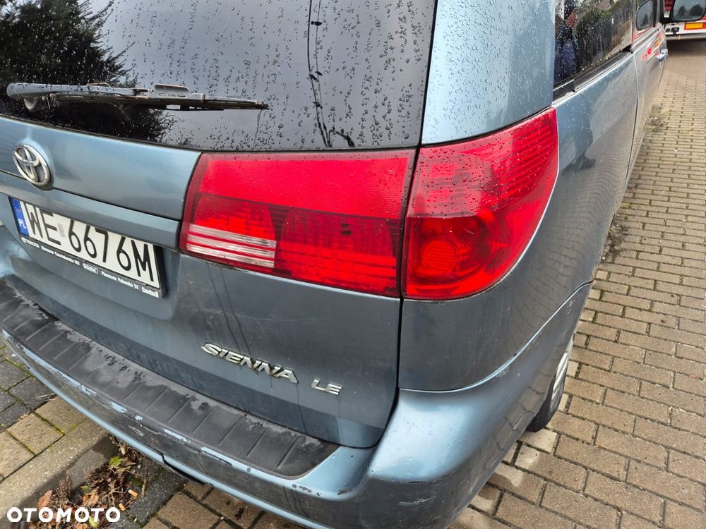 Lampa tył w klapę Toyota Sienna 03-10r. - 2