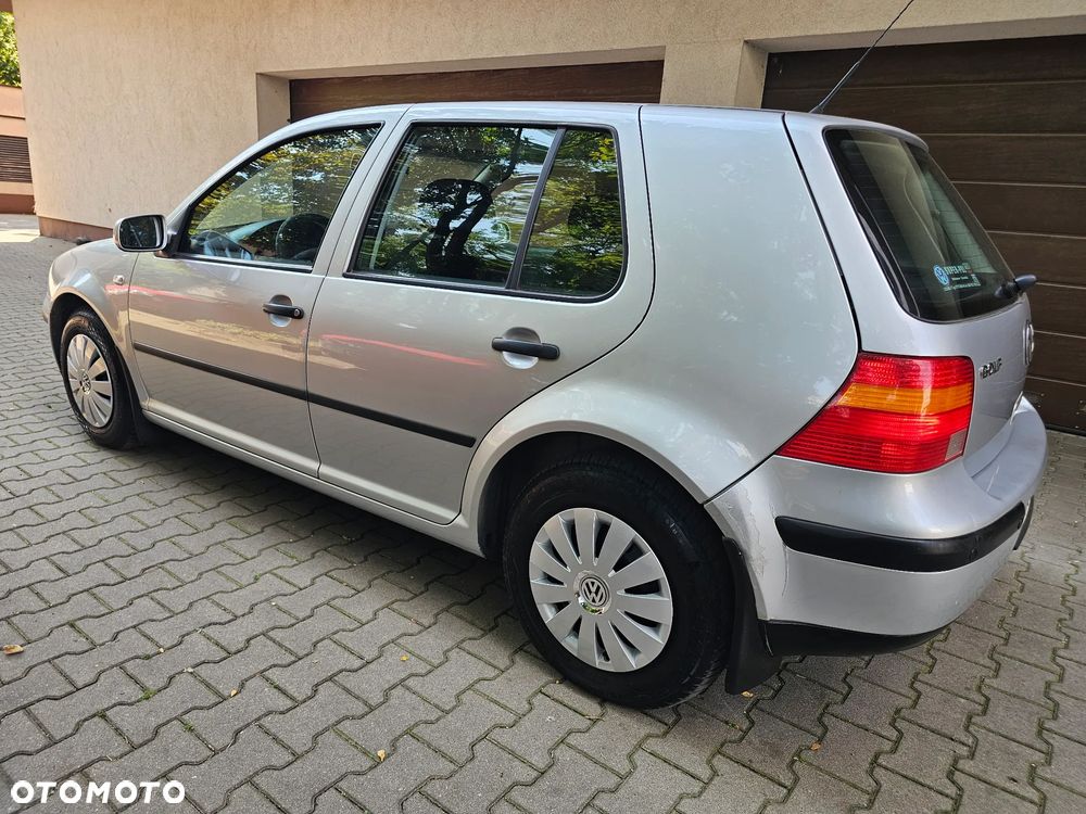 Volkswagen Golf 1.6 Basis - 3